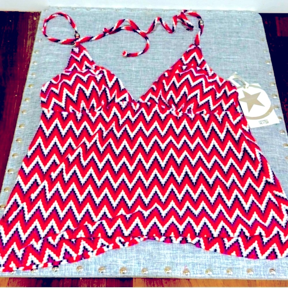 NWT Converse Women’s Slimming Tankini Swim Top. Size: Medium. Chevron Pattern